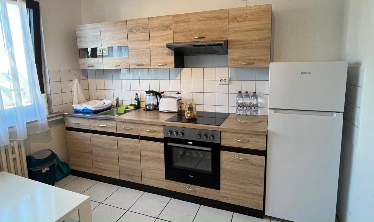 Zimmer Fuer Monteure, Handwerker Oder Reisende Essen Ngoại thất bức ảnh