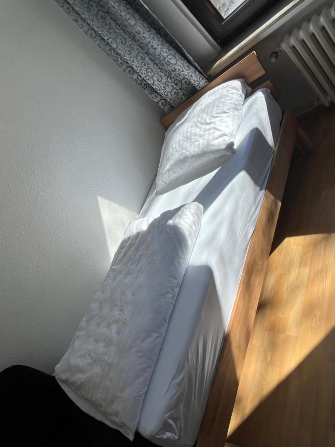 Zimmer Fuer Monteure, Handwerker Oder Reisende Essen Ngoại thất bức ảnh