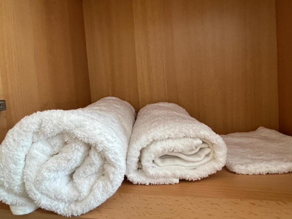 Zimmer Fuer Monteure, Handwerker Oder Reisende Essen Ngoại thất bức ảnh