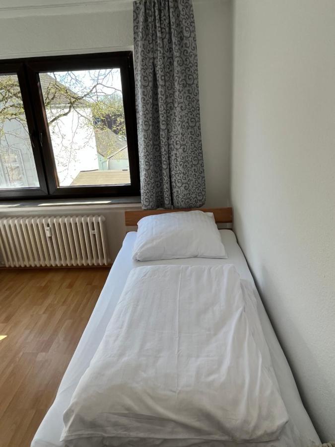 Zimmer Fuer Monteure, Handwerker Oder Reisende Essen Ngoại thất bức ảnh
